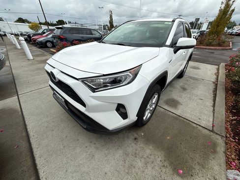 Used 2021 Toyota RAV4 XLE w/ Convenience Package AWD/4WD image 1