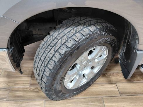 Used 2018 Nissan Titan SV image 29