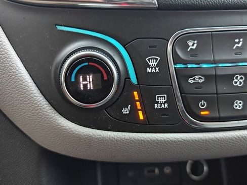 Used 2019 Chevrolet Equinox LT image 30