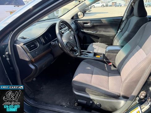 Used 2016 Toyota Camry LE image 4