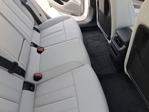 New 2025 Audi A6 e-tron Premium image 11