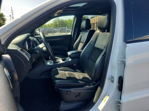 Used 2020 Jeep Grand Cherokee Altitude image 13