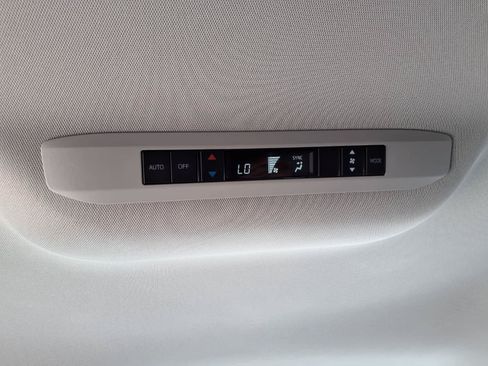 Certified 2025 Toyota Sienna LE FWD image 13