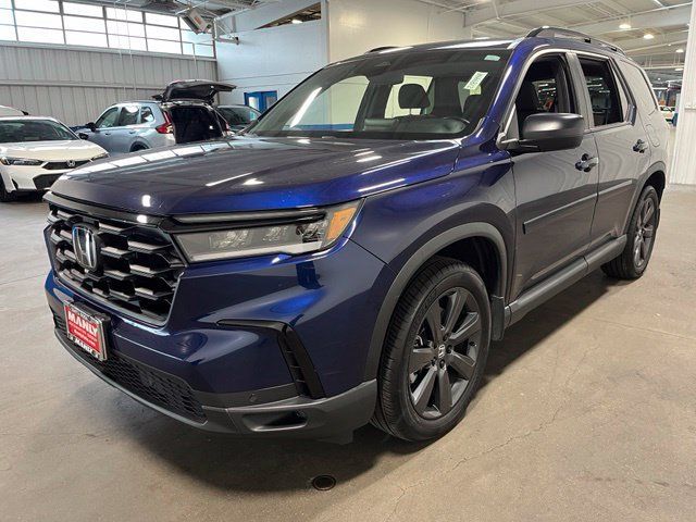 Used 2025 Honda Pilot Sport image 7