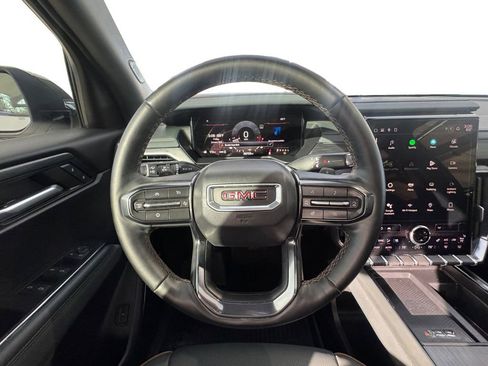 Used 2024 GMC Acadia AT4 w/ Luxury Package image 14