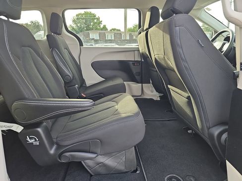 Used 2024 Chrysler Voyager LX FWD image 11
