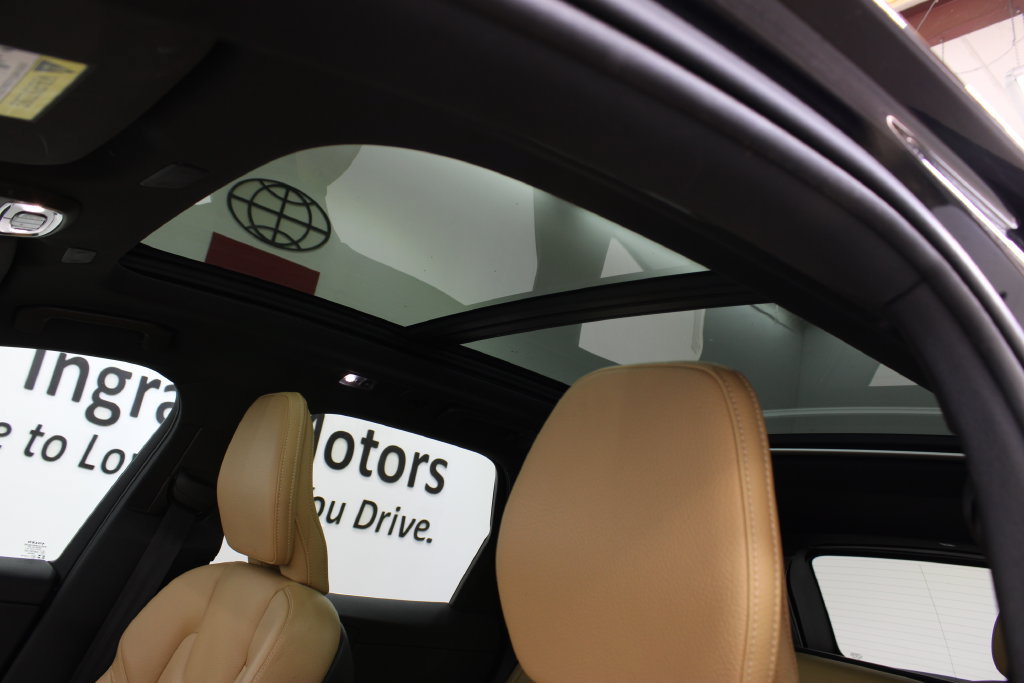 Used 2019 Volvo XC60 T6 Momentum w/ Premium Package AWD/4WD image 13