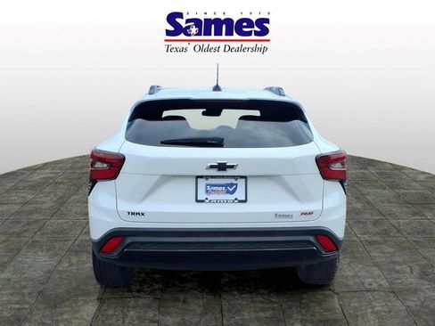 Used 2025 Chevrolet Trax RS w/ Sunroof Package image 5