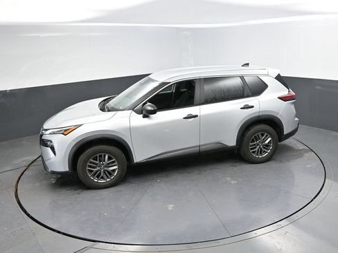 Used 2024 Nissan Rogue S FWD image 40