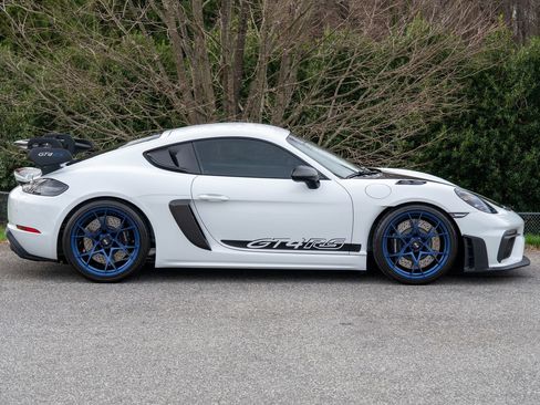 Certified 2025 Porsche 718 Cayman GT4 RS w/ Weissach Package RWD image 8