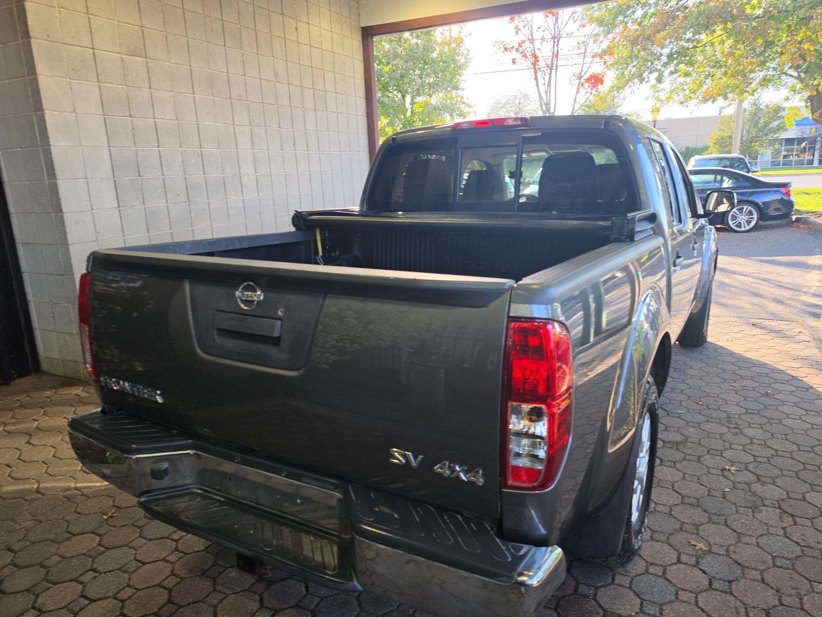 Used 2017 Nissan Frontier SV AWD/4WD image 2