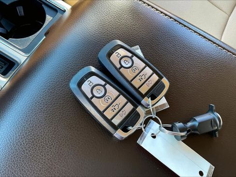 Used 2020 Ford F150 Lariat image 13