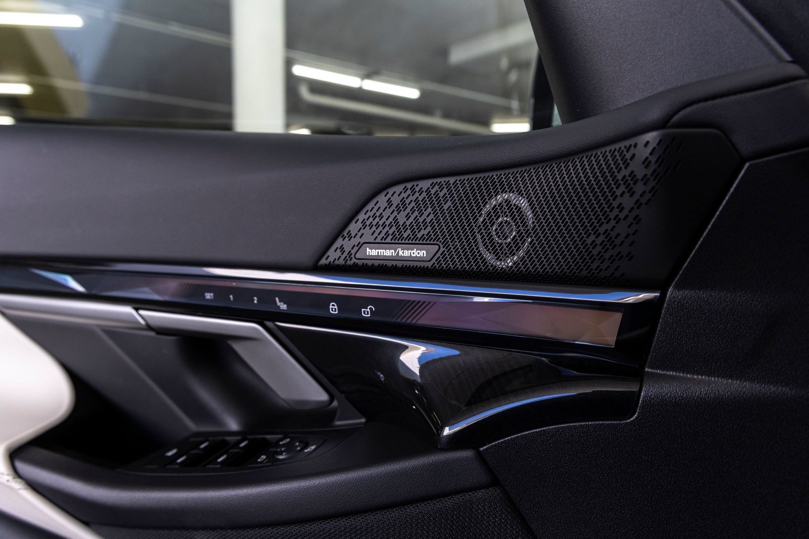 Certified 2025 BMW i5 eDrive40i w/ Premium Package RWD image 14
