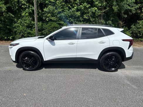 Used 2025 Chevrolet Trax ACTIV w/ Sunroof Package FWD image 2