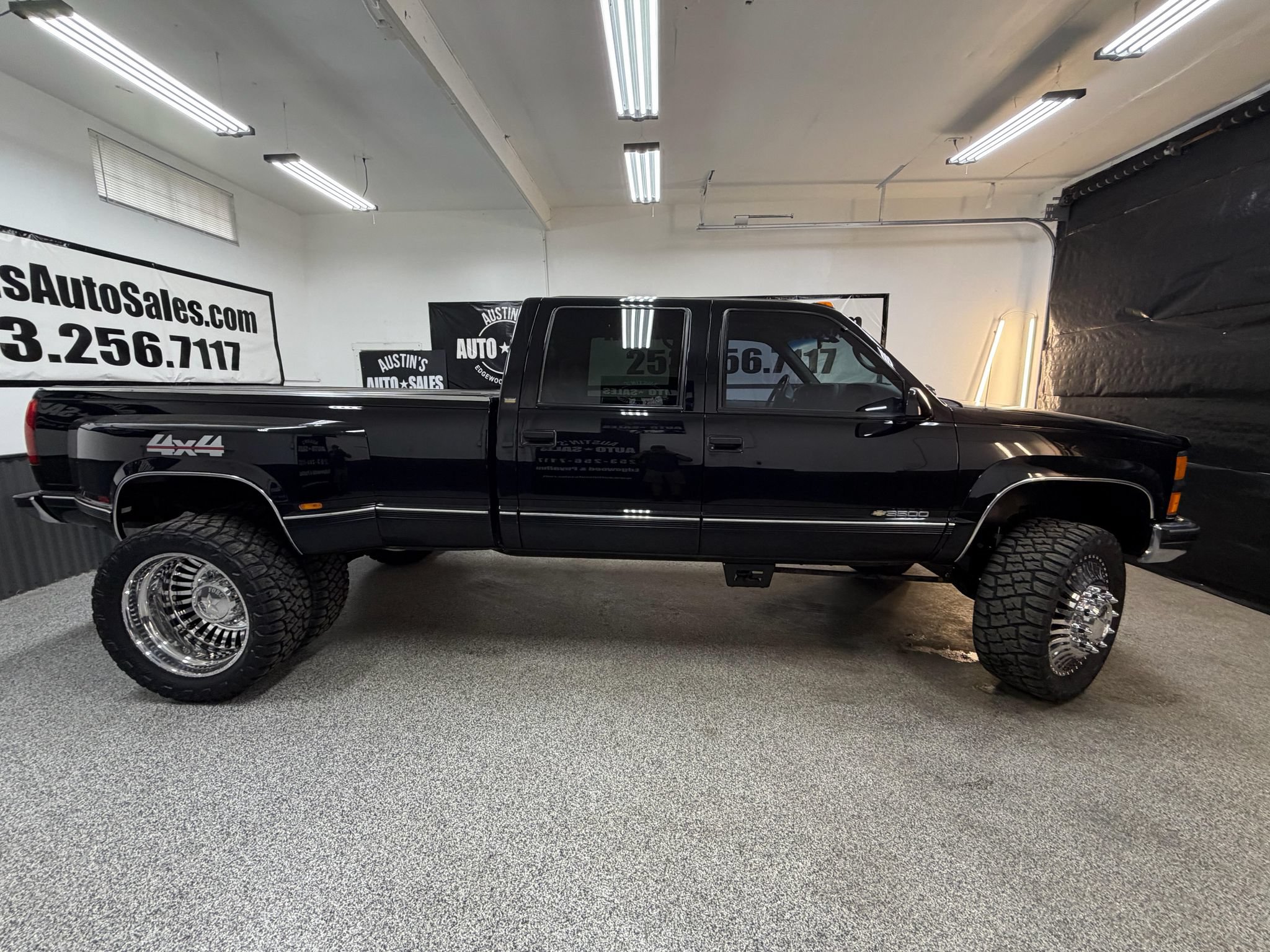 Used 1998 Chevrolet Silverado 3500 4x4 Crew Cab w/ Preferred Equipment Group 2 image 2
