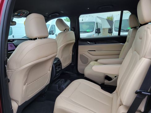 Used 2025 Jeep Grand Cherokee L Limited AWD/4WD image 20