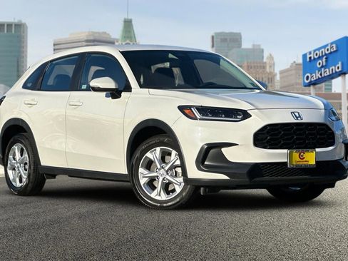 Used 2023 Honda HR-V LX image 2