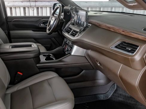 Used 2021 Chevrolet Suburban Z71 w/ Z71 Off-Road Package AWD/4WD image 12