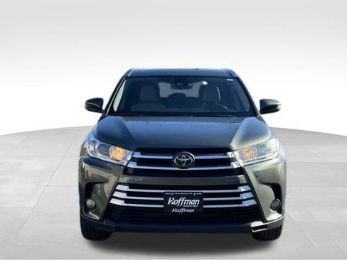 Used 2017 Toyota Highlander XLE image 2