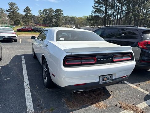 Used 2019 Dodge Challenger SXT image 4