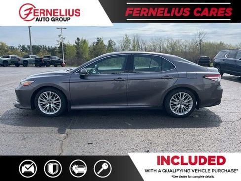Used 2018 Toyota Camry XLE FWD image 2