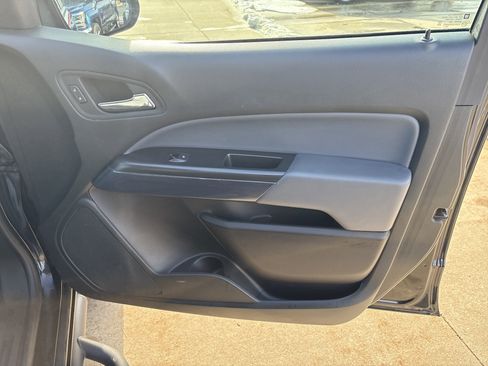 Used 2022 Chevrolet Colorado Z71 w/ Z71 Midnight Edition image 17