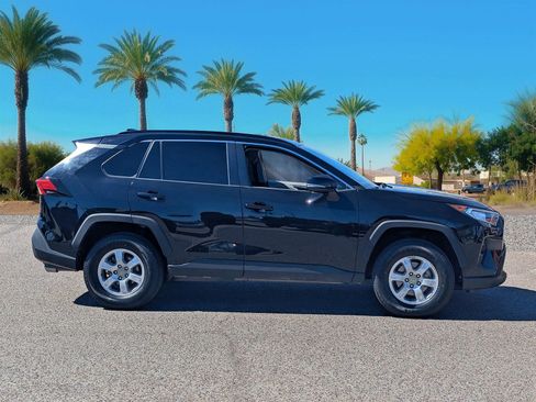 Used 2021 Toyota RAV4 XLE w/ Convenience Package image 7