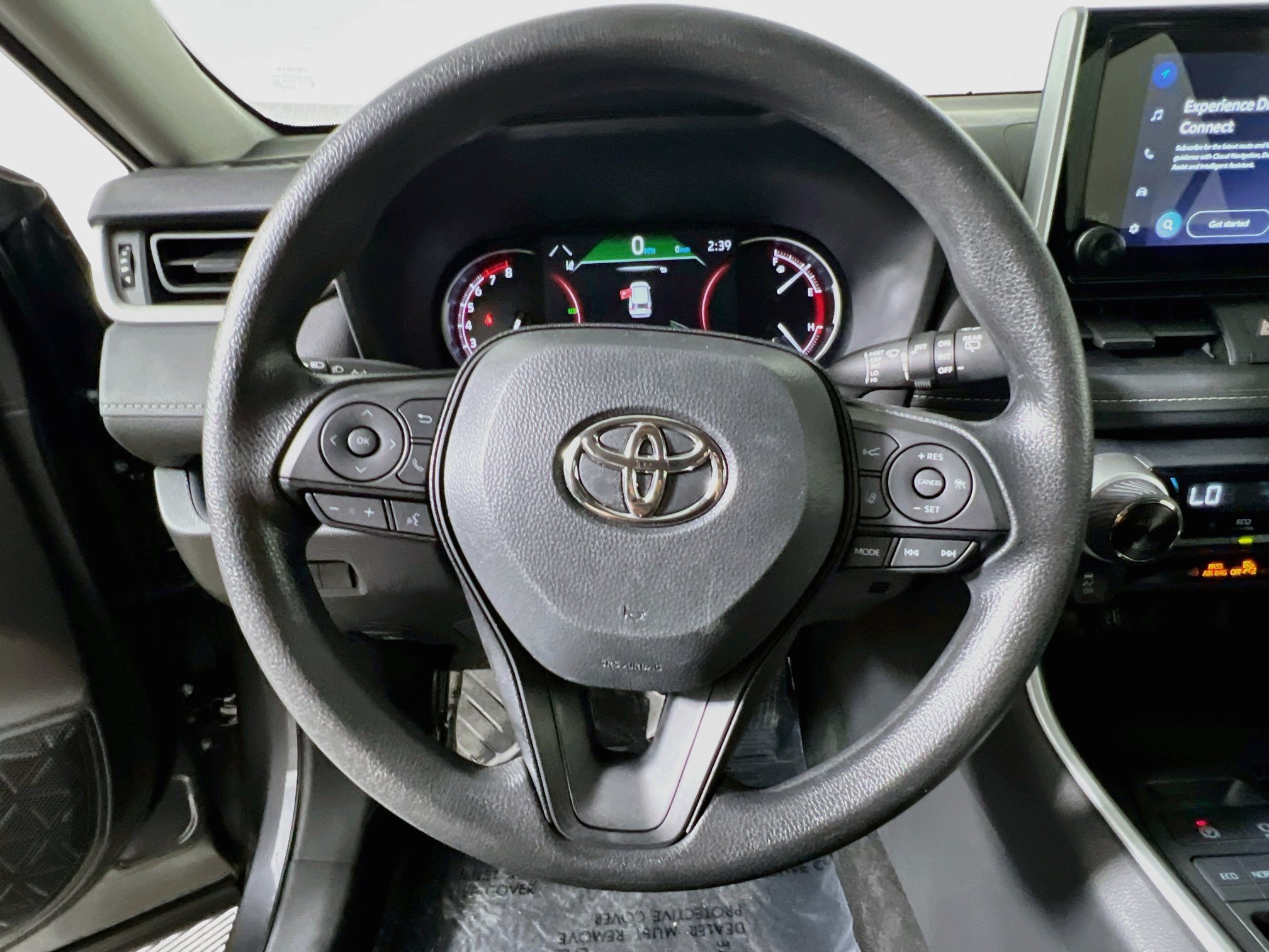 Used 2025 Toyota RAV4 XLE FWD image 18