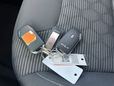 Used 2022 Kia Niro LXS image 32