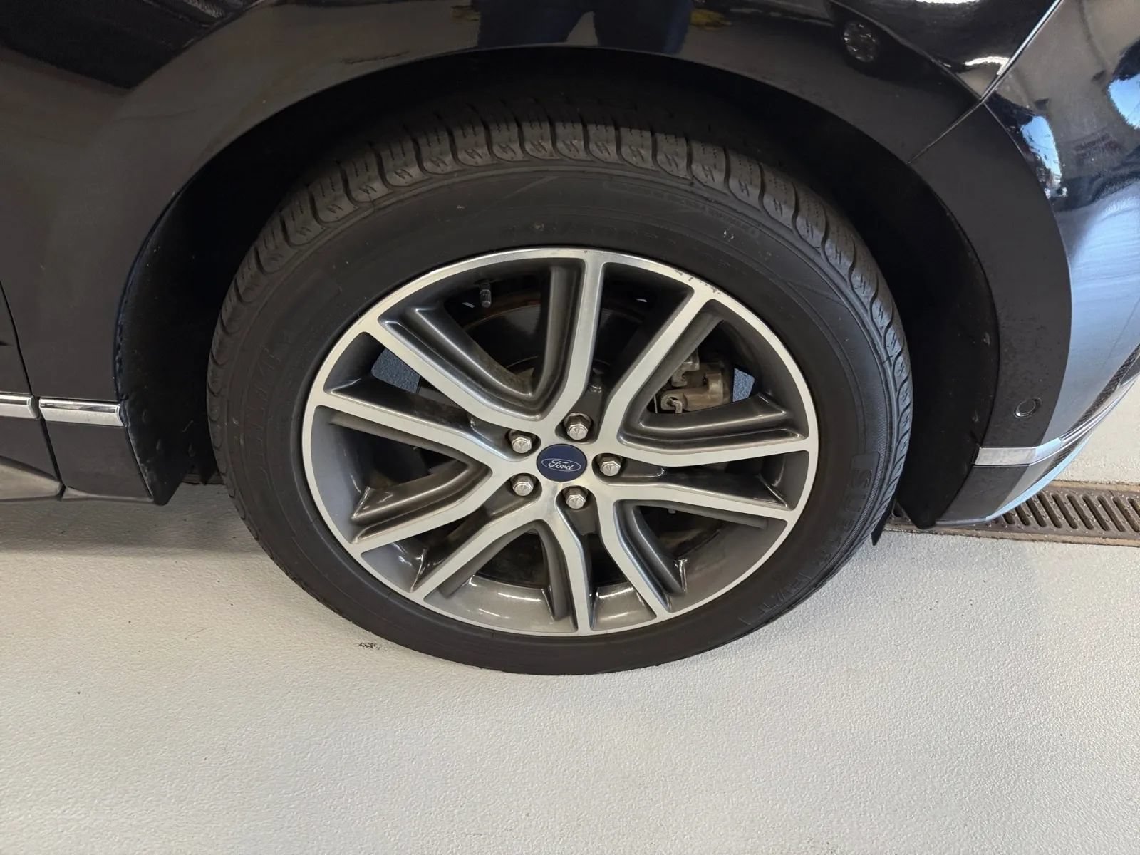 Used 2019 Ford Edge Titanium w/ Equipment Group 301A AWD/4WD image 39