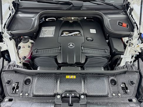 New 2026 Mercedes-Benz GLS 580 4MATIC image 11