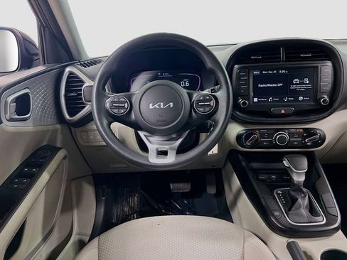 Certified 2023 Kia Soul LX w/ LX Technology Package image 20