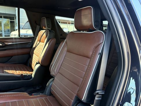 Used 2023 GMC Yukon Denali Ultimate image 12