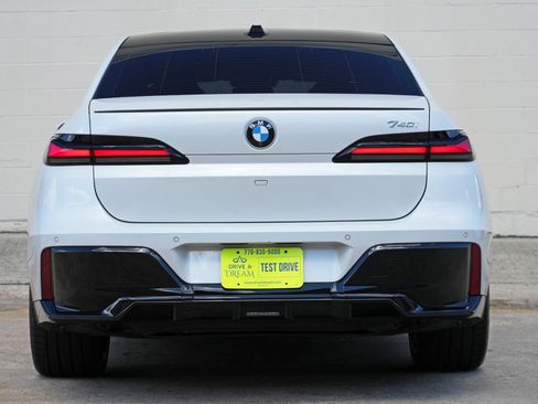 Used 2023 BMW 740i w/ Parking Assistance Package RWD image 11