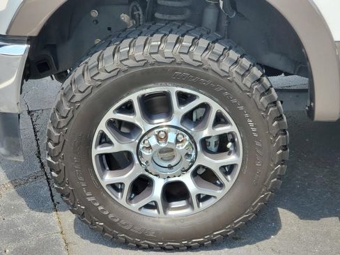 Used 2022 Ford F350 Lariat w/ Lariat Value Package AWD/4WD image 9