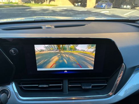 Used 2025 Chevrolet Trax LT image 17