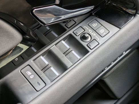 Used 2025 Land Rover Range Rover Evoque S AWD/4WD image 26