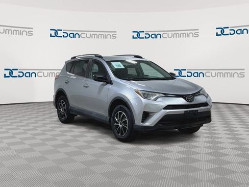 Used 2018 Toyota RAV4 LE AWD/4WD image 3