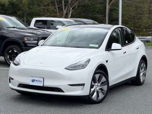 Used 2023 Tesla Model Y Long Range AWD/4WD image 1