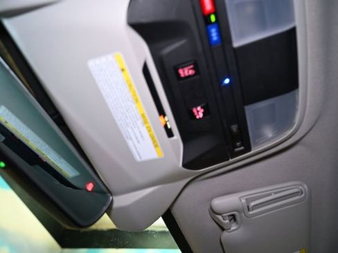 Used 2023 Subaru Crosstrek 2.0i Premium image 38