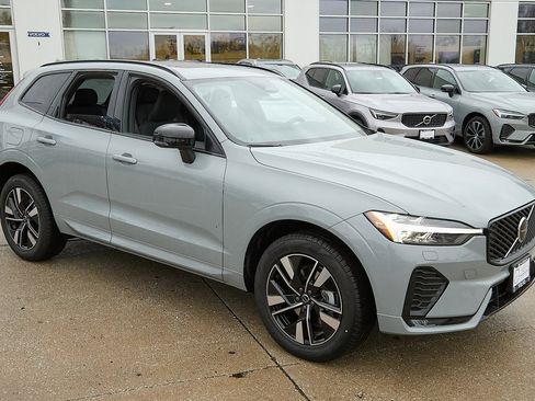 New 2026 Volvo XC60 B5 Core w/ Climate Package image 4