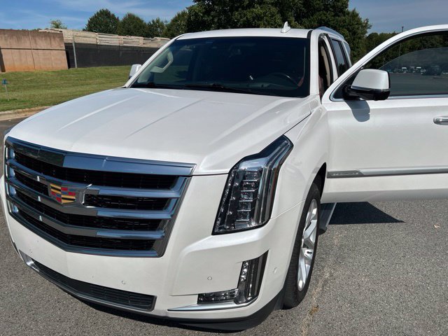 Used 2019 Cadillac Escalade Premium Luxury AWD/4WD image 8