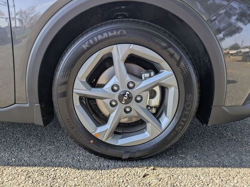 Used 2025 Kia K4 LXS image 11