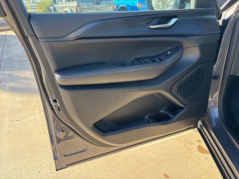 New 2025 Jeep Grand Cherokee L Altitude RWD image 13