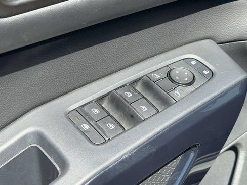 Certified 2025 Nissan Pathfinder SV FWD image 25