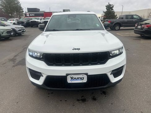 Used 2023 Jeep Grand Cherokee Altitude image 9