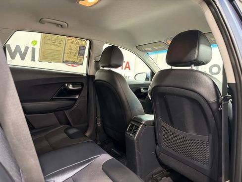 Used 2022 Kia Niro EX FWD image 14