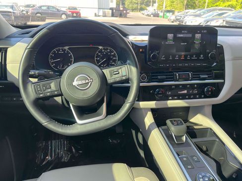 Used 2024 Nissan Pathfinder SL AWD/4WD image 27