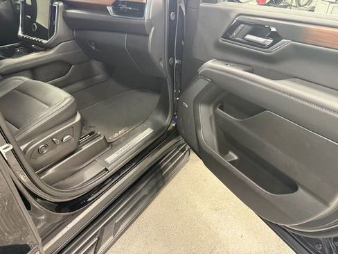 Used 2025 GMC Yukon Denali image 24