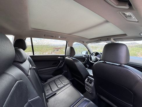 Used 2018 Volkswagen Tiguan SEL Premium w/ 3rd Row Seat Package image 11